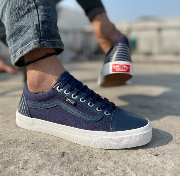 Vans - Image 9