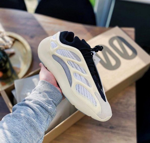 ADIDAS YEEZY 700 AZAEL