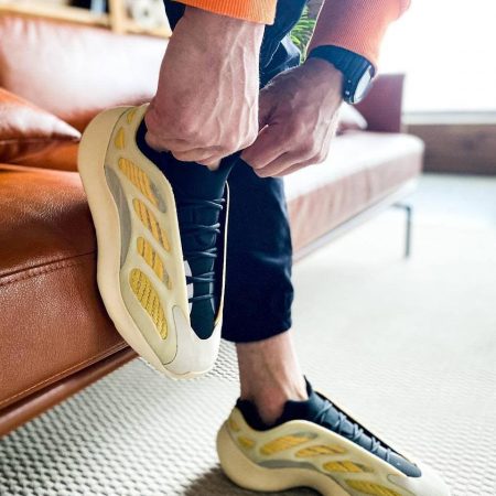 ADIDAS YEEZY 700 AZAEL