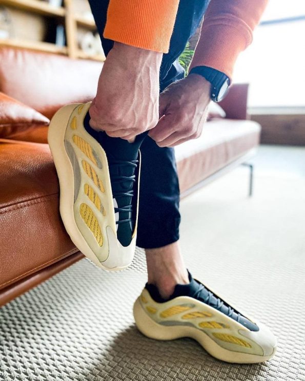 ADIDAS YEEZY 700 AZAEL