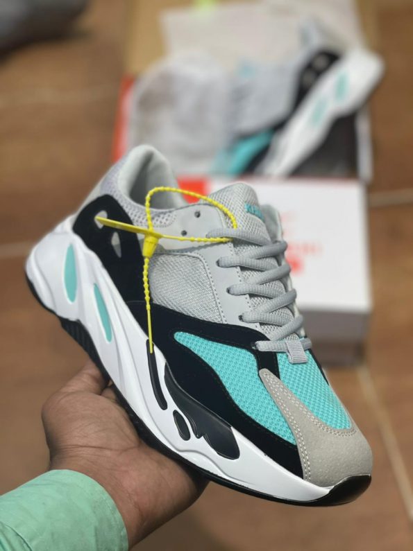 Adidas Yezzy - Image 2