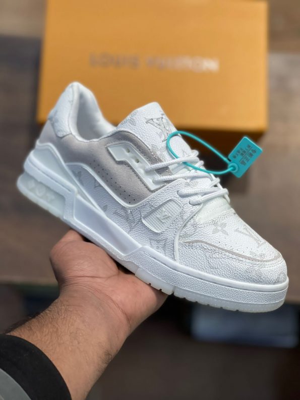 LV SNEAKERS