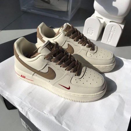 NIKE AIRFORCE 1 LV8
