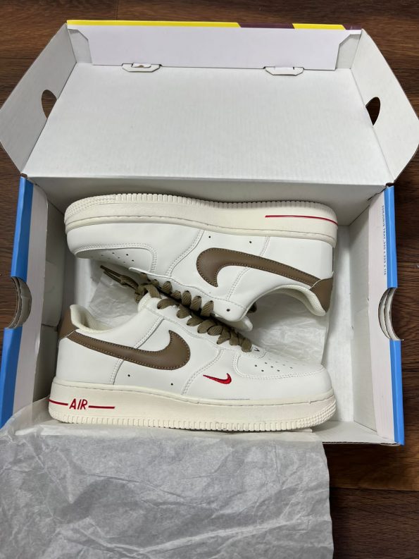 NIKE AIRFORCE 1 LV8 - Image 2
