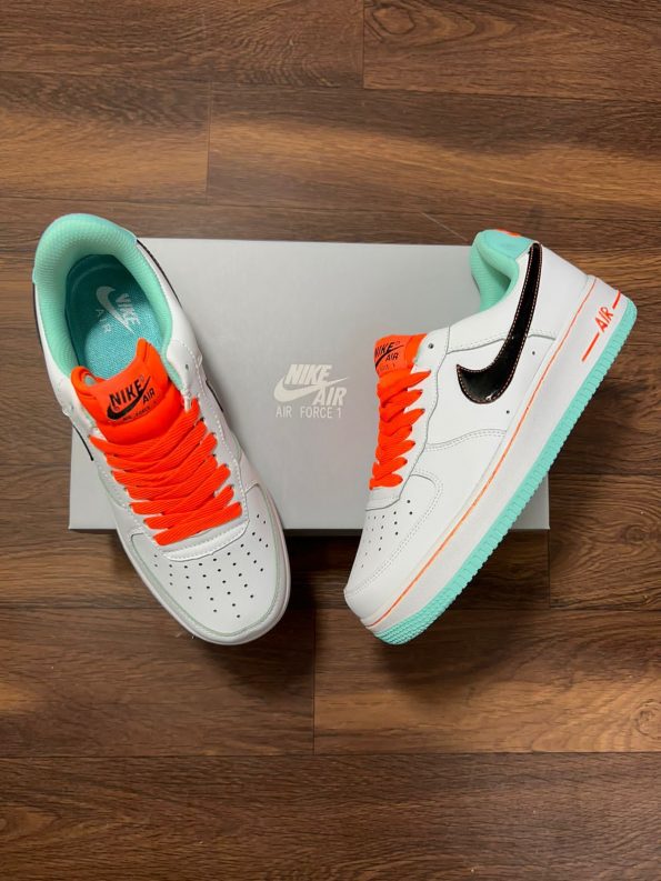 NIKE AIRFORCE FLASH
