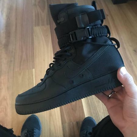 NIKE AIRFORCE SF 1