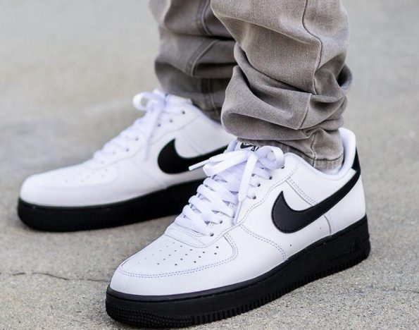 NIKE AIRFORCE WHITE BLACK