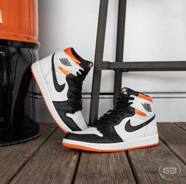 NIKE JORDAN RETRO 1 - Image 12
