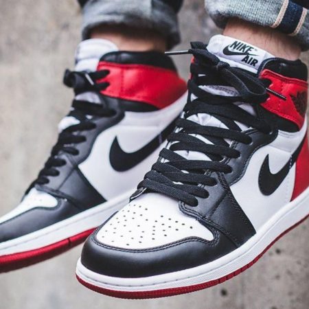 NIKE JORDAN RETRO 1 BLACK TOE