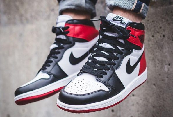 NIKE JORDAN RETRO 1 BLACK TOE