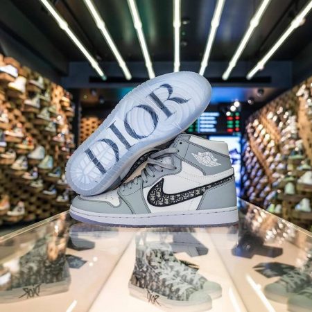 NIKE JORDAN RETRO 1 DIOR