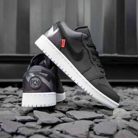 NIKE JORDAN RETRO 1 LOW