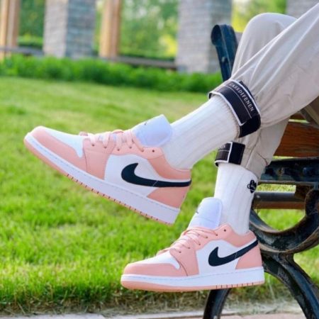 NIKE JORDAN RETRO 1 LOW ARCTIC PINK