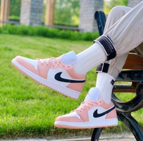 NIKE JORDAN RETRO 1 LOW ARCTIC PINK