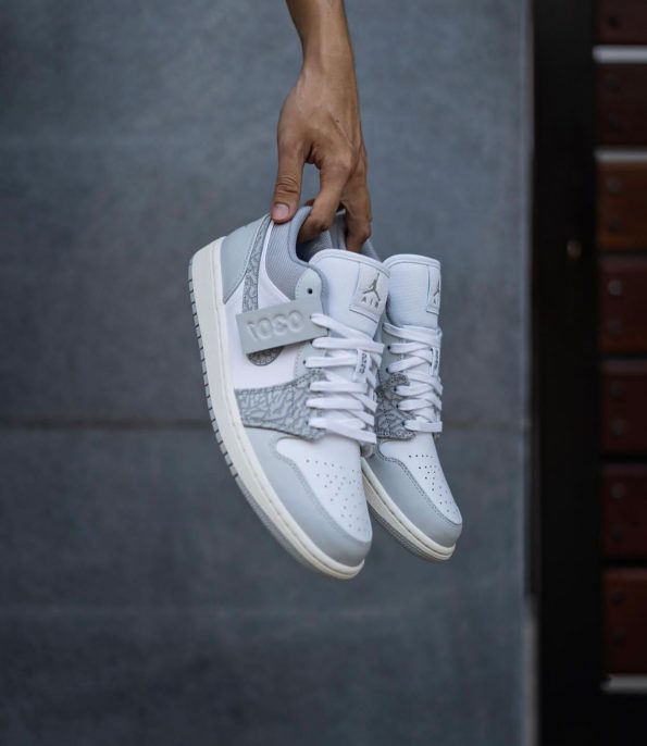 NIKE JORDAN RETRO 1 LOW BERLIN GREY - Image 2