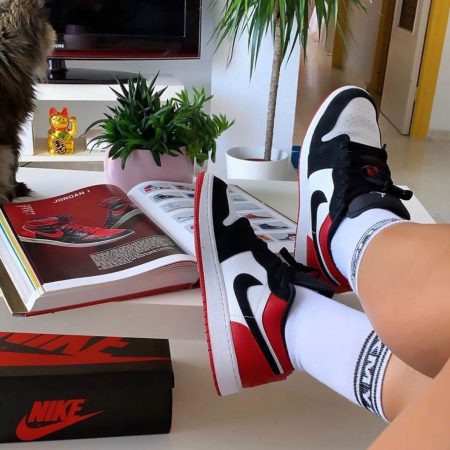 NIKE JORDAN RETRO 1 LOW BLACK TOE