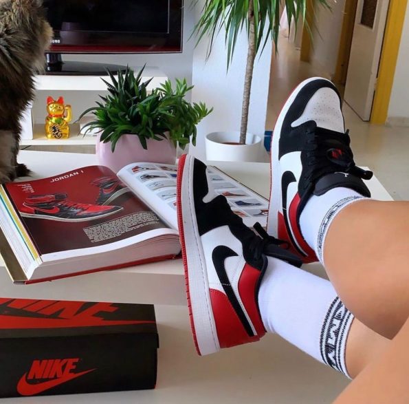 NIKE JORDAN RETRO 1 LOW BLACK TOE