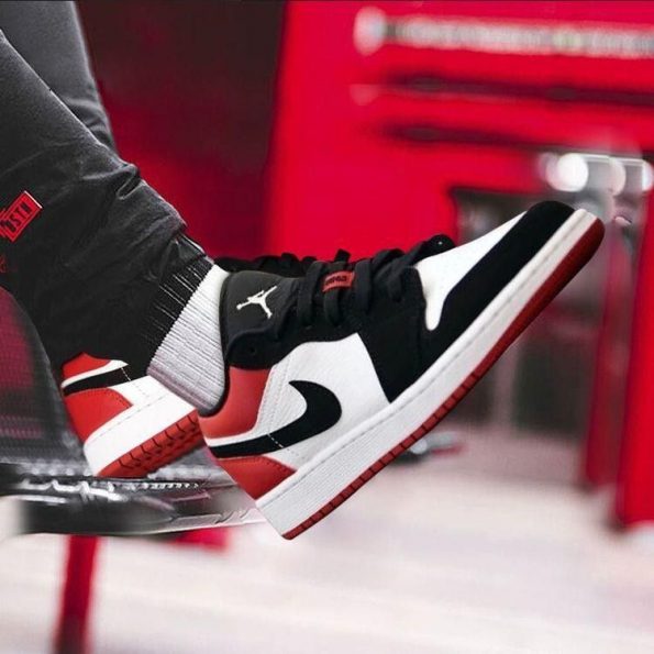 NIKE JORDAN RETRO 1 LOW BLACK TOE - Image 2