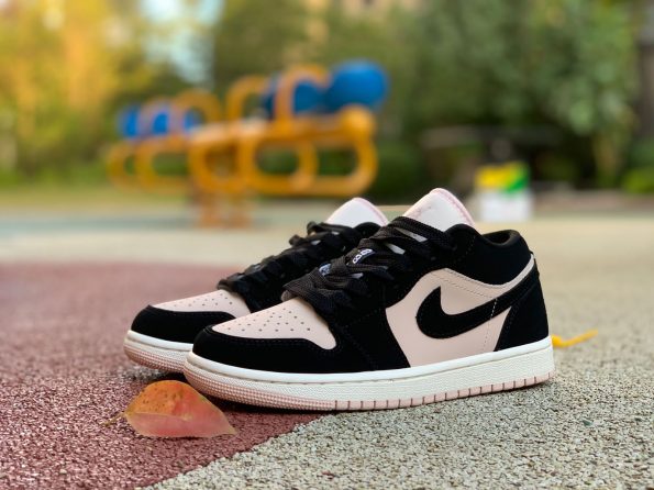 NIKE JORDAN RETRO 1 LOW GUAVA ICE