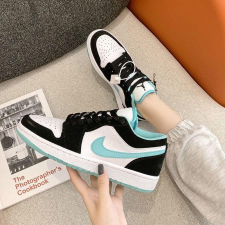 NIKE JORDAN RETRO 1 LOW ISLAND GREEN