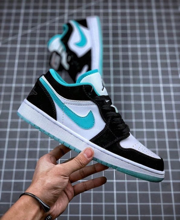 NIKE JORDAN RETRO 1 LOW ISLAND GREEN - Image 2