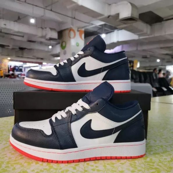 NIKE JORDAN RETRO 1 LOW OBSIDIAN - Image 2