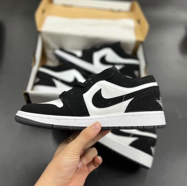 NIKE JORDAN RETRO 1 LOW PANDA