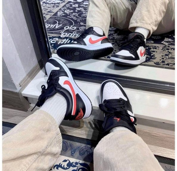 NIKE JORDAN RETRO 1 LOW SIREN RED