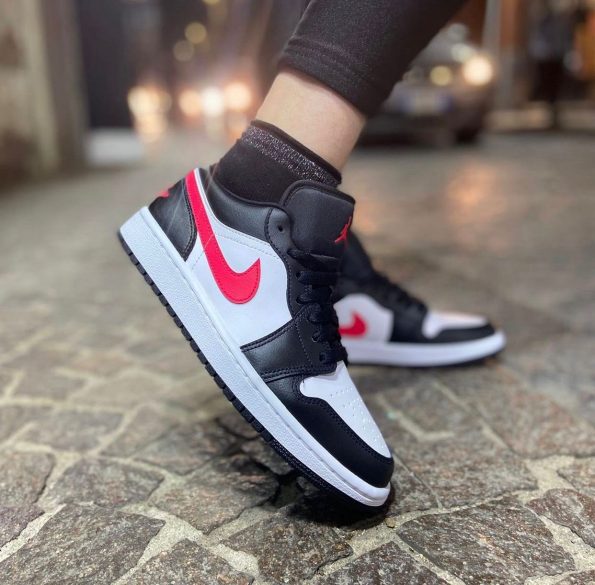 NIKE JORDAN RETRO 1 LOW SIREN RED - Image 3