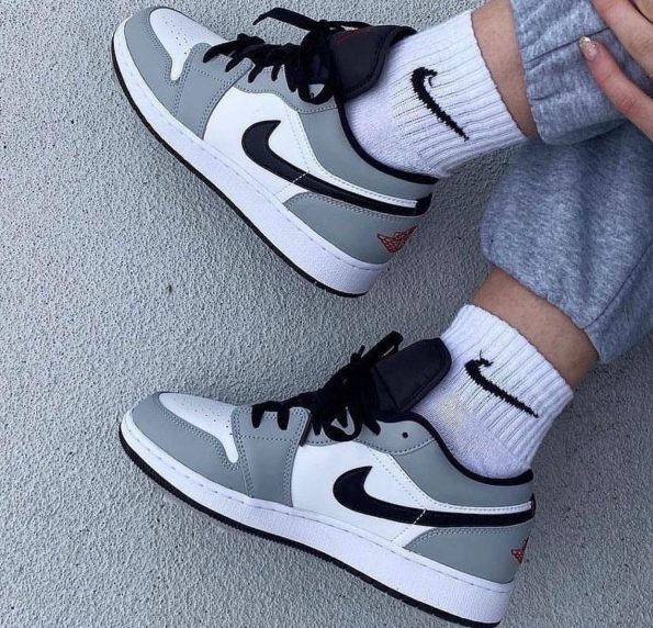 NIKE JORDAN RETRO 1 LOW SMOKE GREY