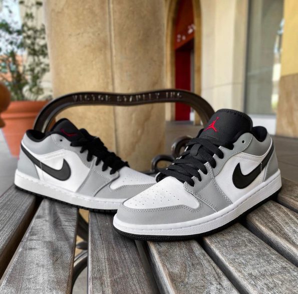 NIKE JORDAN RETRO 1 LOW SMOKE GREY - Image 2