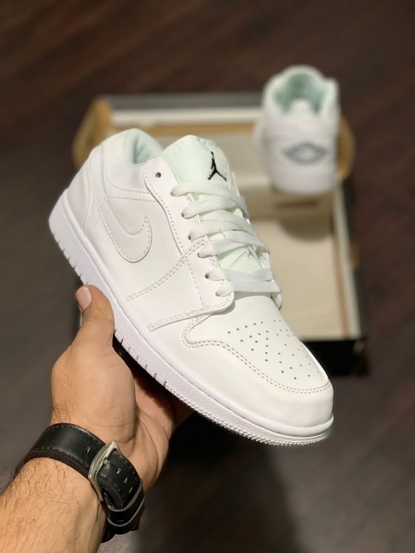 NIKE JORDAN RETRO 1 LOW WHITE