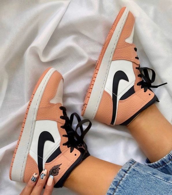 NIKE JORDAN RETRO 1 MID PINK QUARTZ - Image 2