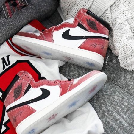 NIKE JORDAN RETRO 1 TROPHY ROOM