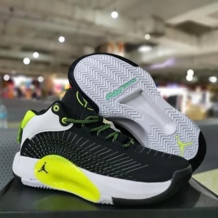 NIKE JORDAN RETRO 35