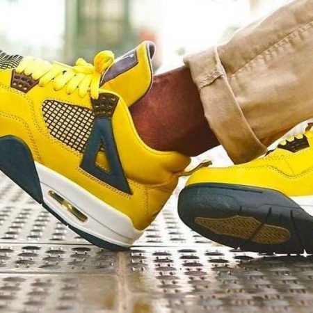 NIKE JORDAN RETRO 4
