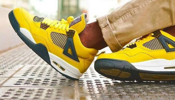 NIKE JORDAN RETRO 4