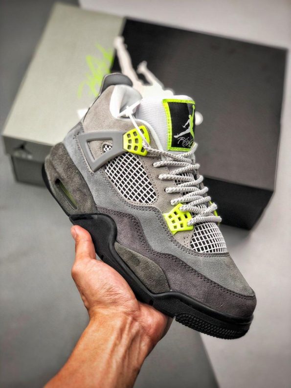 NIKE JORDAN RETRO 4 SE