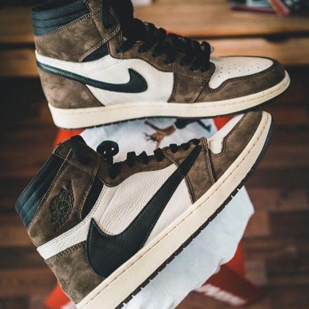 NIKE RETRO 1 TRAVIS SCOTT
