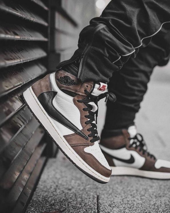 NIKE RETRO 1 TRAVIS SCOTT - Image 2