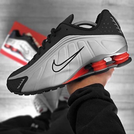 NIKE SHOX R4