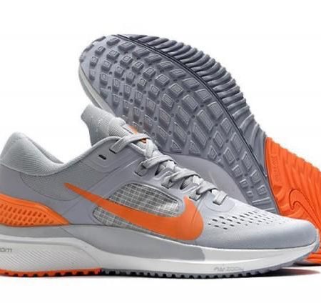 NIKE VOMERO 15