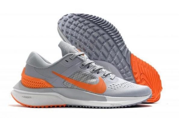 NIKE VOMERO 15