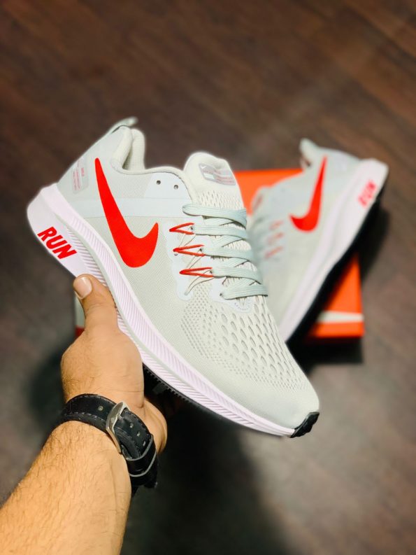 NIKE ZOOM RUN