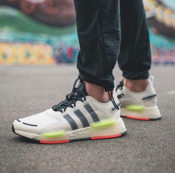 ADIDAS NMD V3 - Image 2