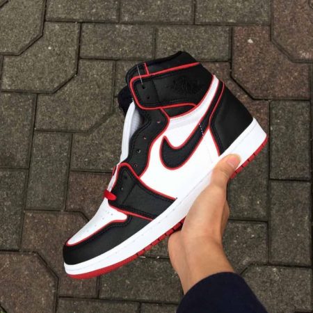 JORDANS 1 BLOODLINE