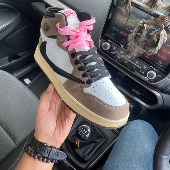 JORDANS 1 RETRO TRAVIS SCOT