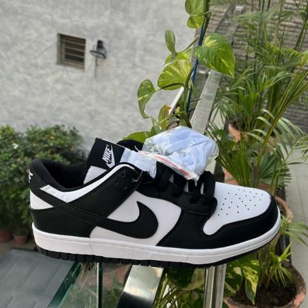 NIKE SB DUNK PANDA