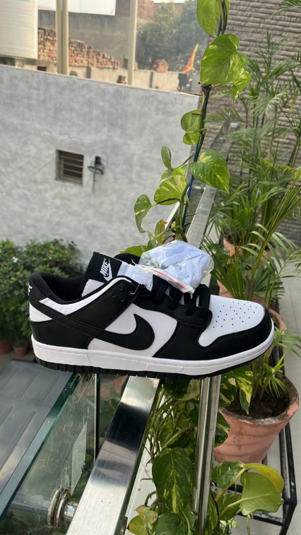 NIKE SB DUNK PANDA