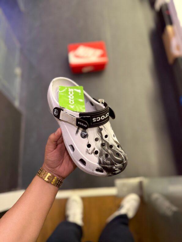 CROCS TIEDIE CLOGS - Image 2